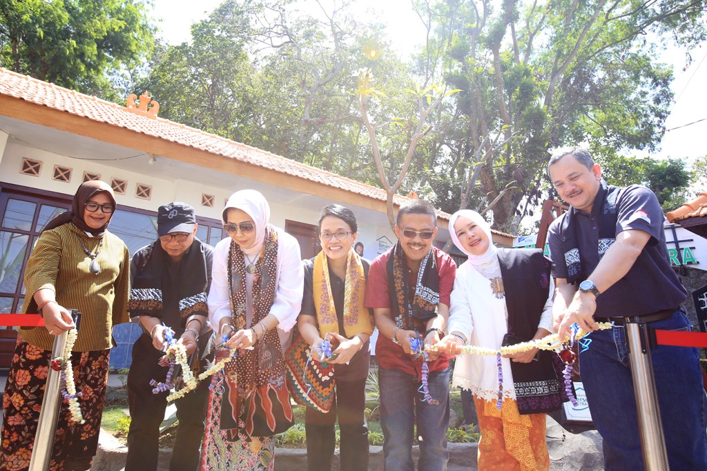 Peringatan Hari Koperasi Dengan Membatik di Desa Sejahtera Astra Bumiaji